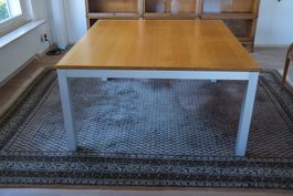 Aussergewöhnlicher Auszugstisch in Eiche und Aluminium