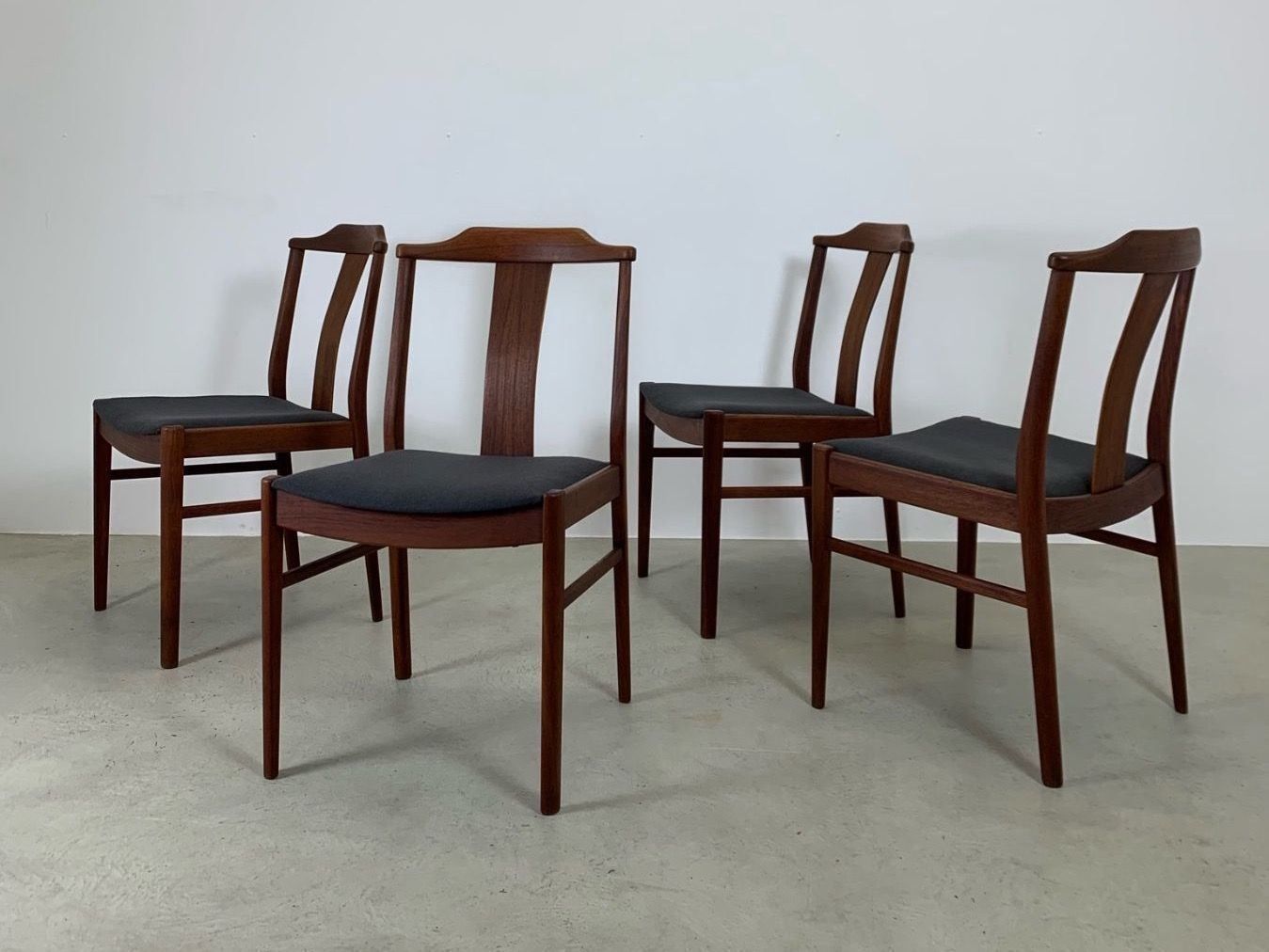 Stühle: 4x Dänische Stühle Teak 60er – Gebraucht aus Basel von MidMod20C