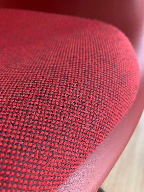 Vitra Sedie: Vitra Plastic Armchair – Oxide Red – Usato da Gossau SG venduto da kognit 3