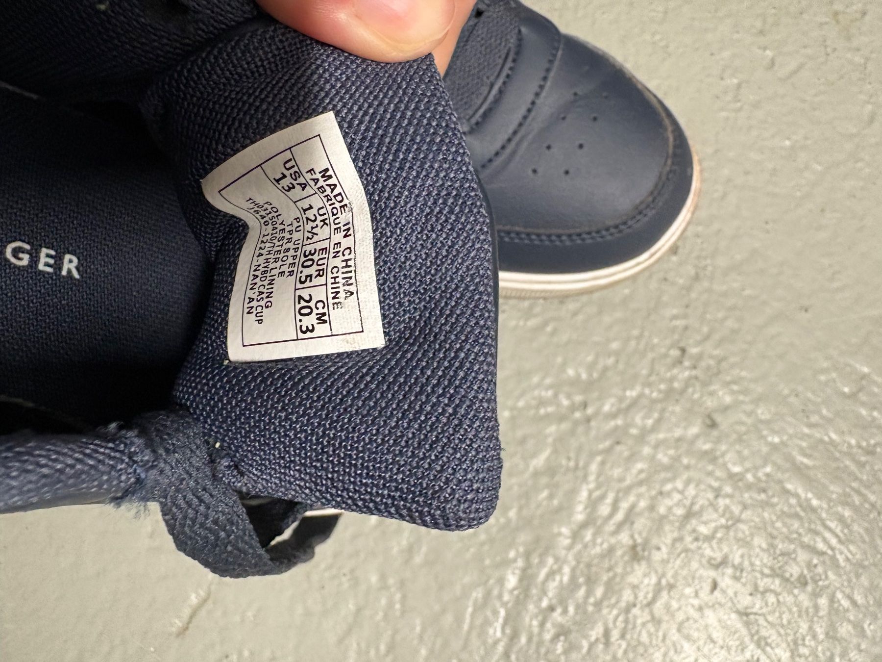 Tommy Hilfiger Schuhe für Jungen: Tommy hilfiger kinder schuhe – Gebraucht aus Ostermundigen von nad_8vsp 2