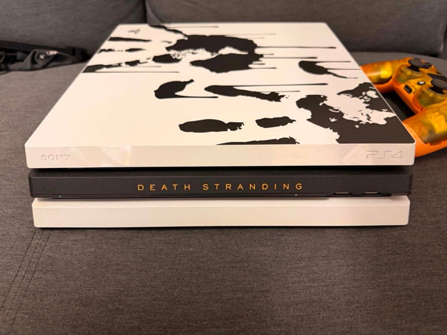Sony Konsolen: Console Sony Playstation 4 Pro Death Stranding Edition – Gebraucht aus Giubiasco von Ticinerd