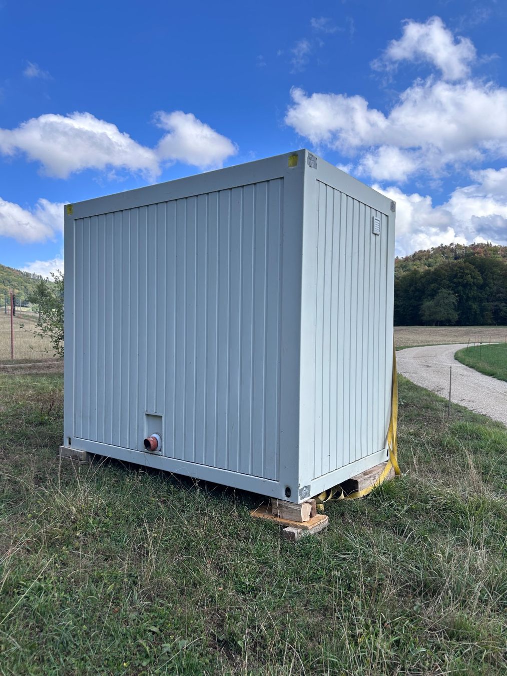 Contenitori edile: Container Wohnmodul Standard – Usato da Bretzwil venduto da bluemli83 2