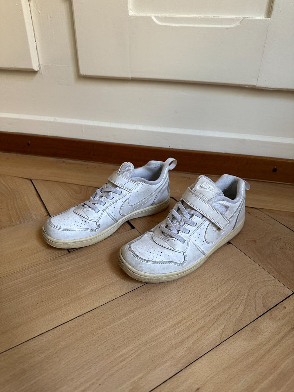 Nike Damenschuhe: NIKE - Sneaker weiss 35 – Gebraucht aus Zürich von Diazaio