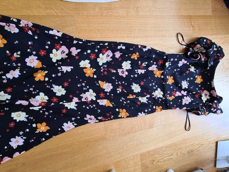 Schönes Sommerkleid mit Blumenmuster, Grösse 36/S neu 🌸