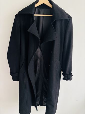 Elegant Black Wool Winter Coat - Stylish & Warm!