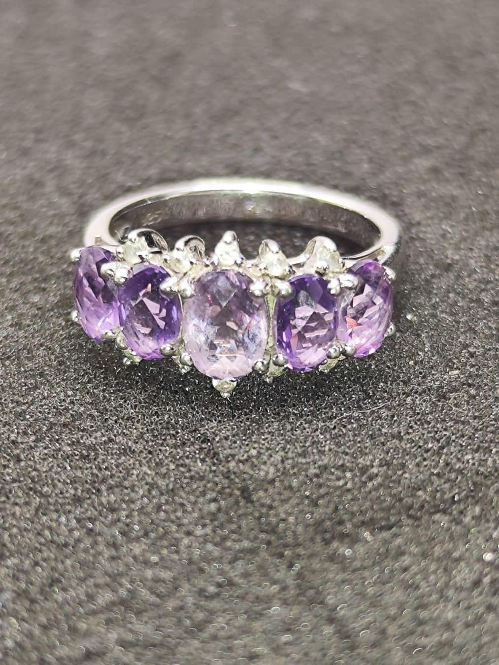 Anelli: Vintage 925er Silber Ring mit Amethyst Steinen Top – Usato da Steffisburg venduto da mat_8s7d 3