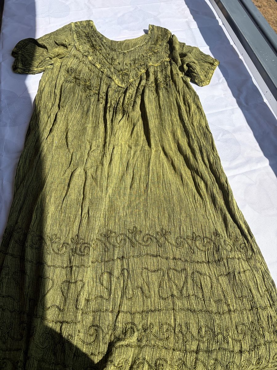 Vestiti: Robe brodée verte  – Usato da Pully venduto da ari_78pk