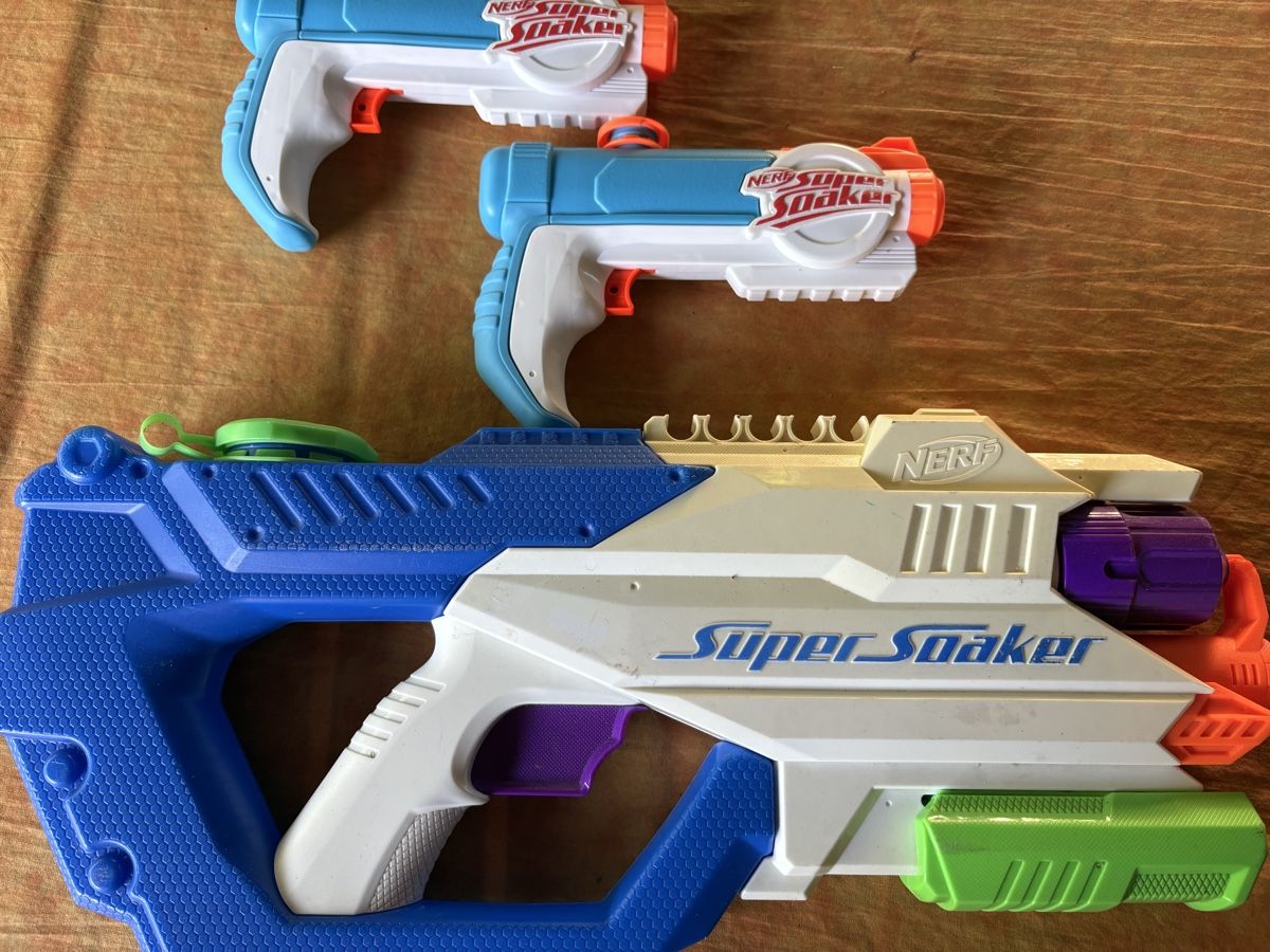 Nerf Jouets: NERF super soaker SET – D'occasion à Herzogenbuchsee par warrior77