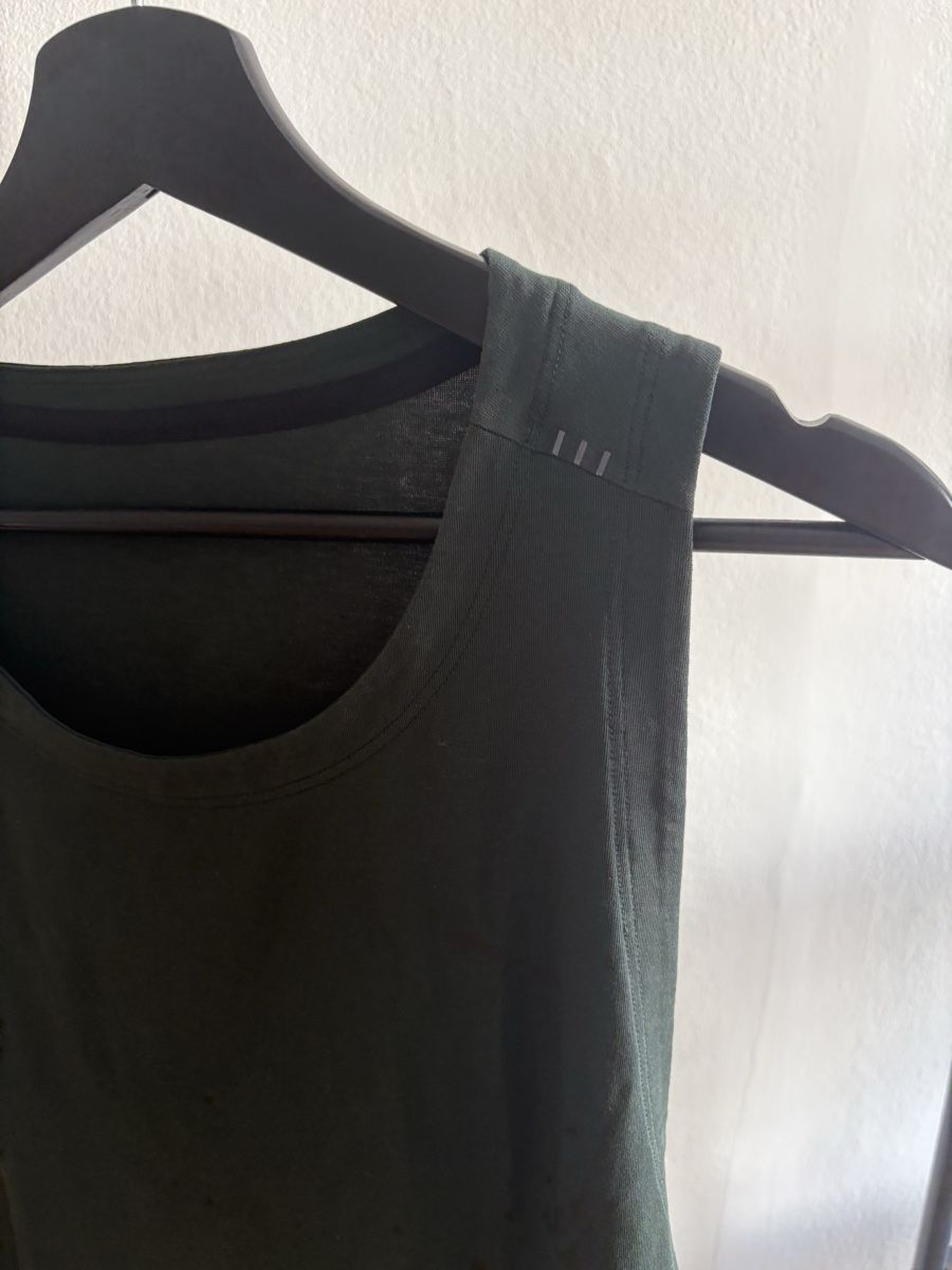 Lululemon T-shirt: Tanktop DunkelgrünLululemon – Usato da Basel venduto da froehlicherVagabund 1