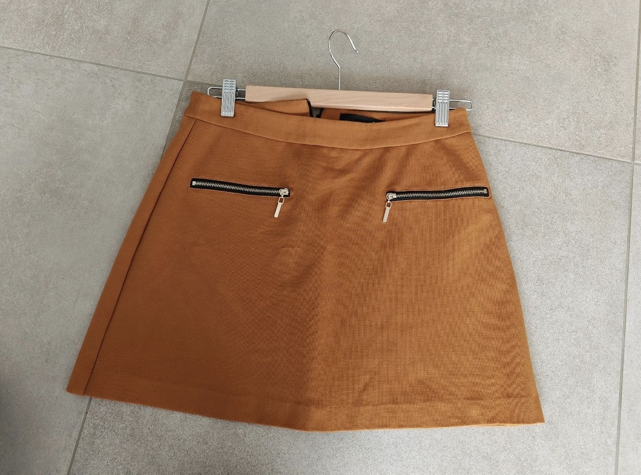 Gonne: Jupe jaune moutarde taille 38 – Usato da Longirod venduto da DigiSmart