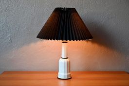 Lampe danoise Heiberg en porcelaine et laiton années 60