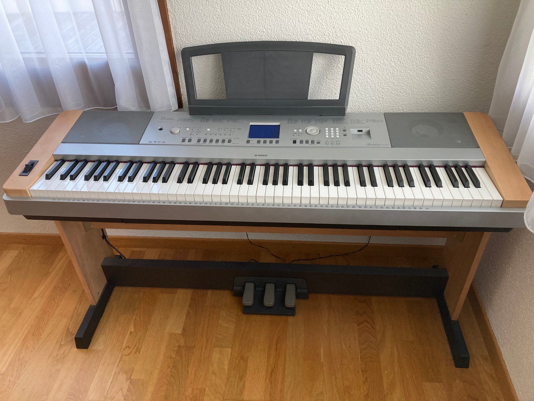 Yamaha Strumenti musicali: Yamaha DGX-640, Digitalpiano / E-Piano – Usato da Einsiedeln venduto da sabe02