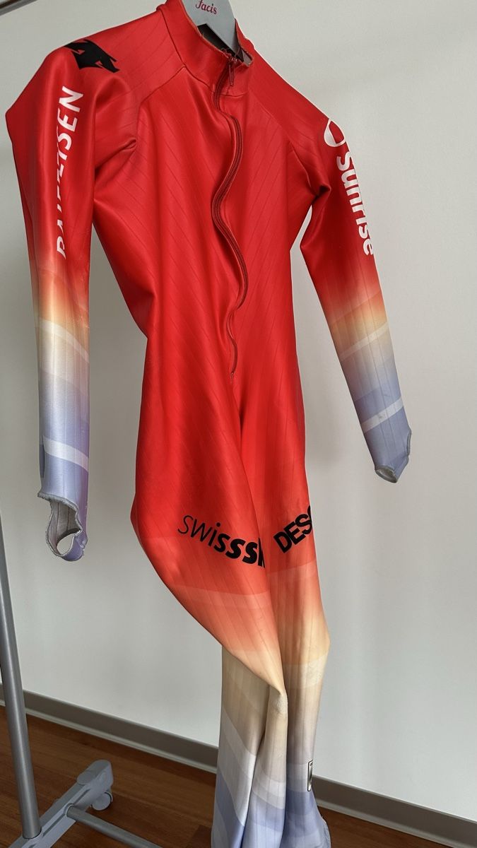 Completi & Tailleur: Original SwissSki LEVADA Renndress – Nuovo (secondo la descrizione) da Buonas venduto da tdcbuma1