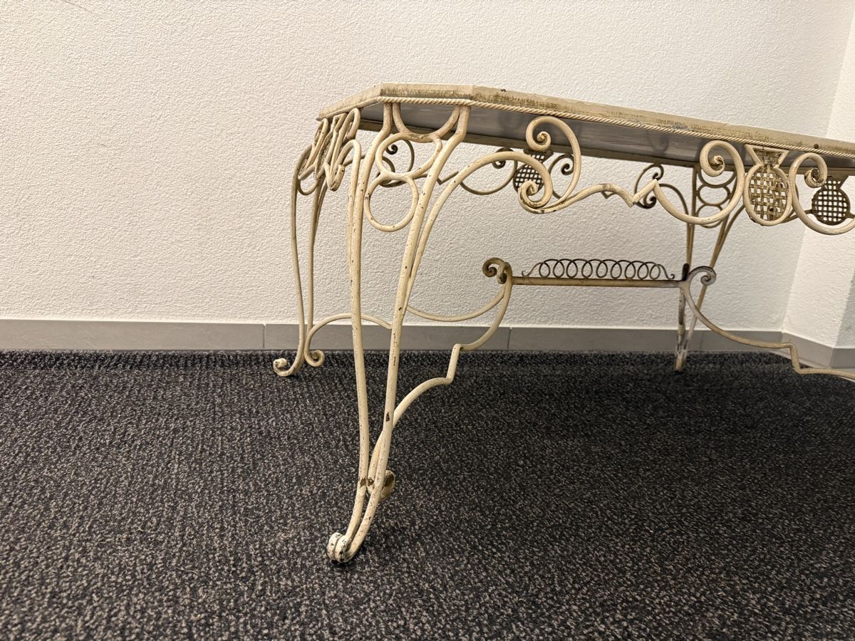 Tavoli: Alter Couchtisch mit Glasplatte – Usato da Herisau venduto da burbil 2