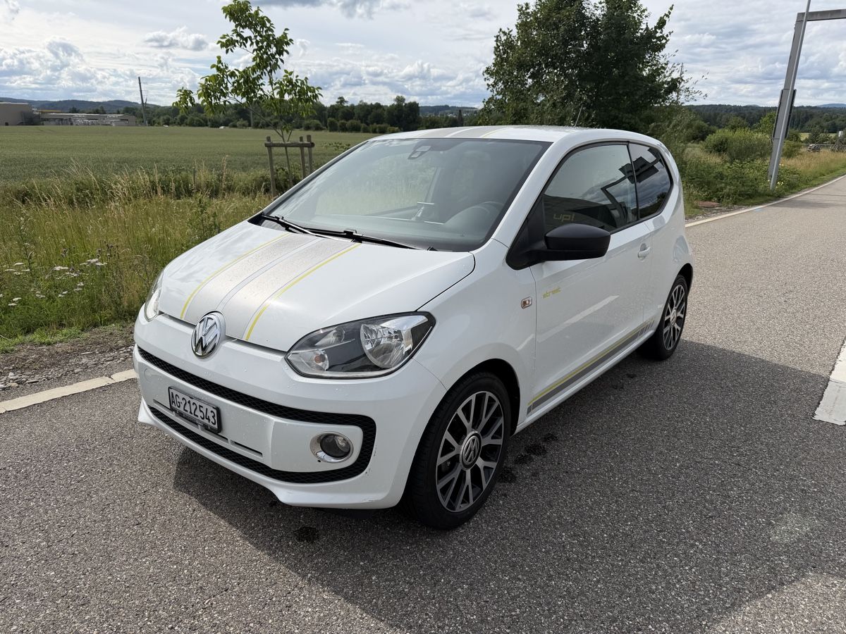 VW Autos: Vw Up Strret - Unfall – D'occasion à Eiken par hipopo