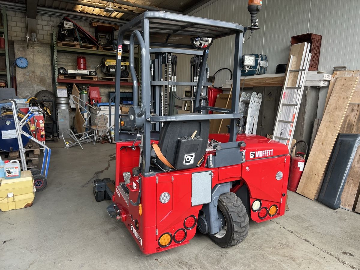 Carrelli elevatori e a forche: Moffett Mitnehmstapler Geländestapler – Usato da Gansingen venduto da Immotrans