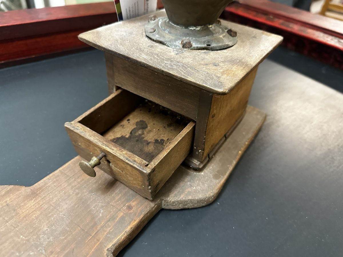Kaffeemaschinen & Espressomaschinen: Antike Kaffee-Mühle, Nussbaumholz – Gebraucht aus Pfyn von ninosch7 2