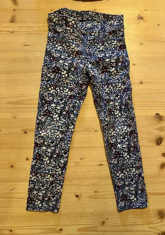 Altro abbigliamento per bambina: Gilet Blumen 110/116 und 122/128 – Usato da Brunnadern venduto da Bumlebee 3