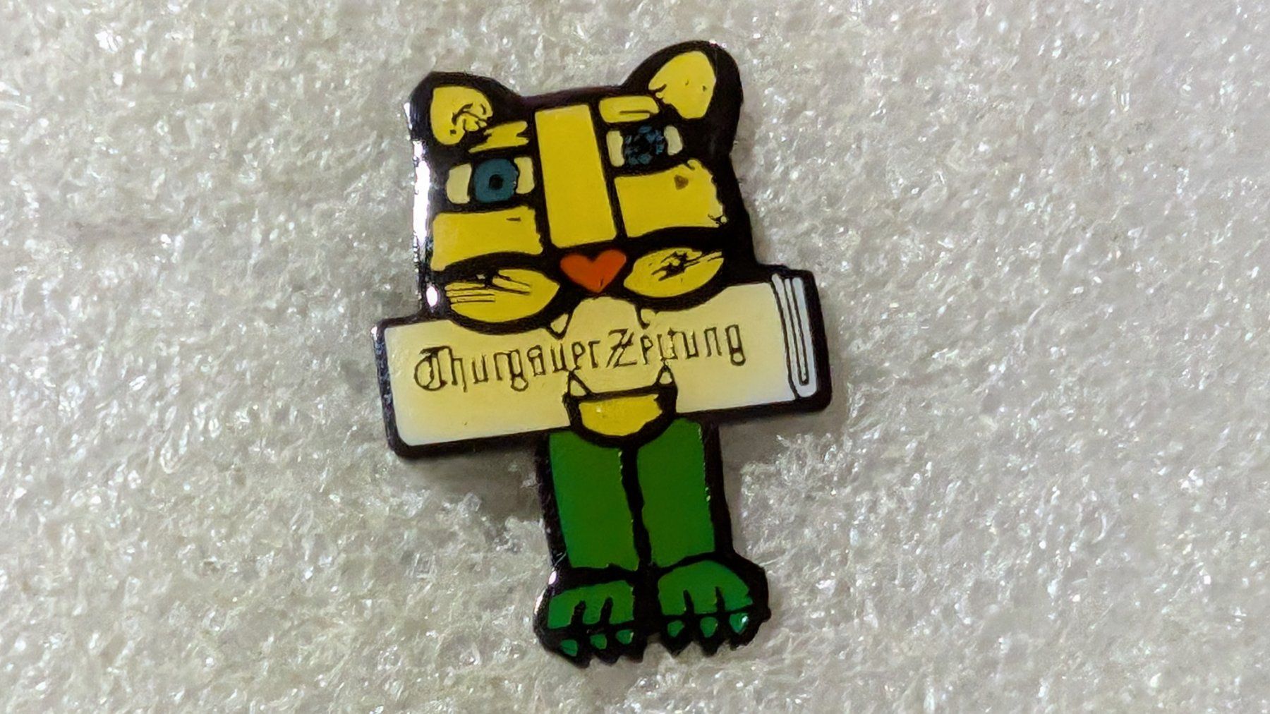 Plaketten & Abzeichen: Ansteckpin 166: Thurgauer Zeitung – Gebraucht aus Oppligen von Pin-Fall-Shop