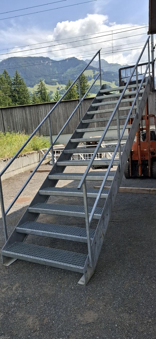 Scale: Treppe verzinkt mit Geländer – Usato da Reichenbach i. K. venduto da Wskorpion