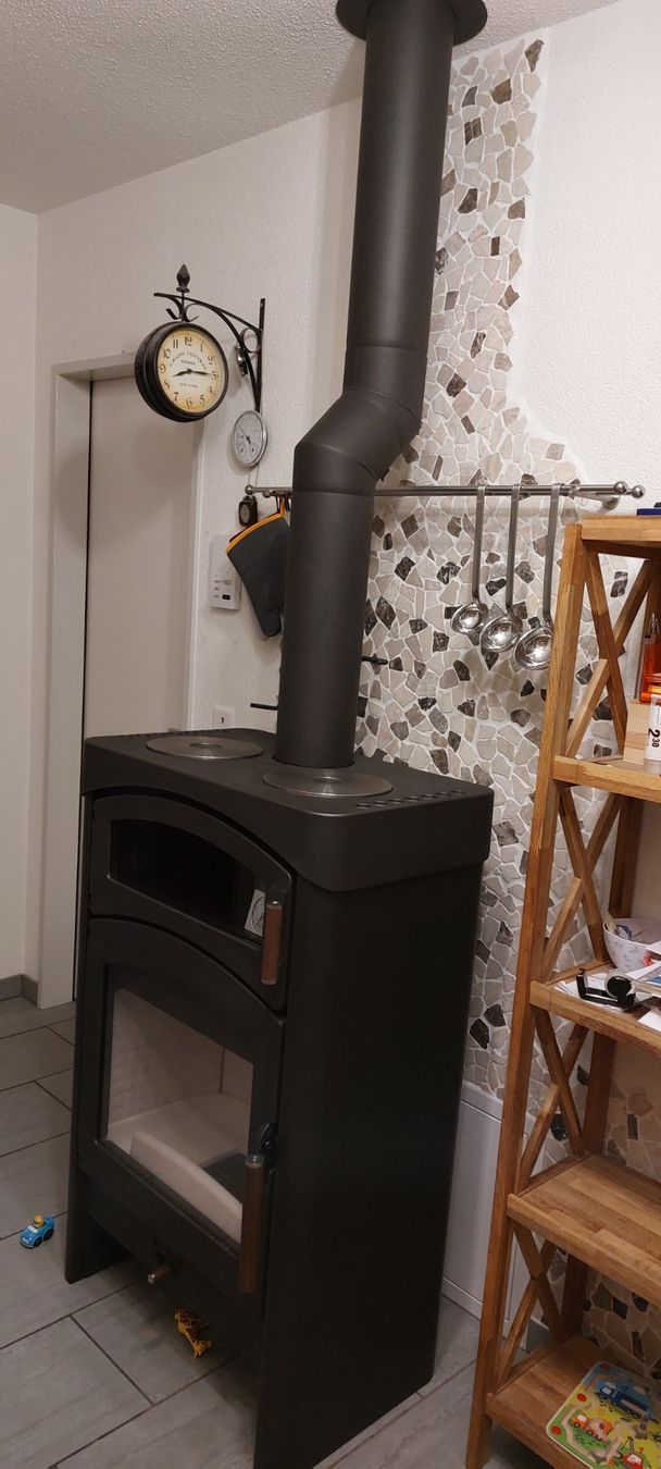 Stufe caminetto: Kaminofen mit Backfach und Warmhalteplatten – Usato da Bürglen UR venduto da KaiserS12 3