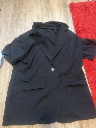 Damen Blazer schwarz mit einem Knopf sehr guter Zustand