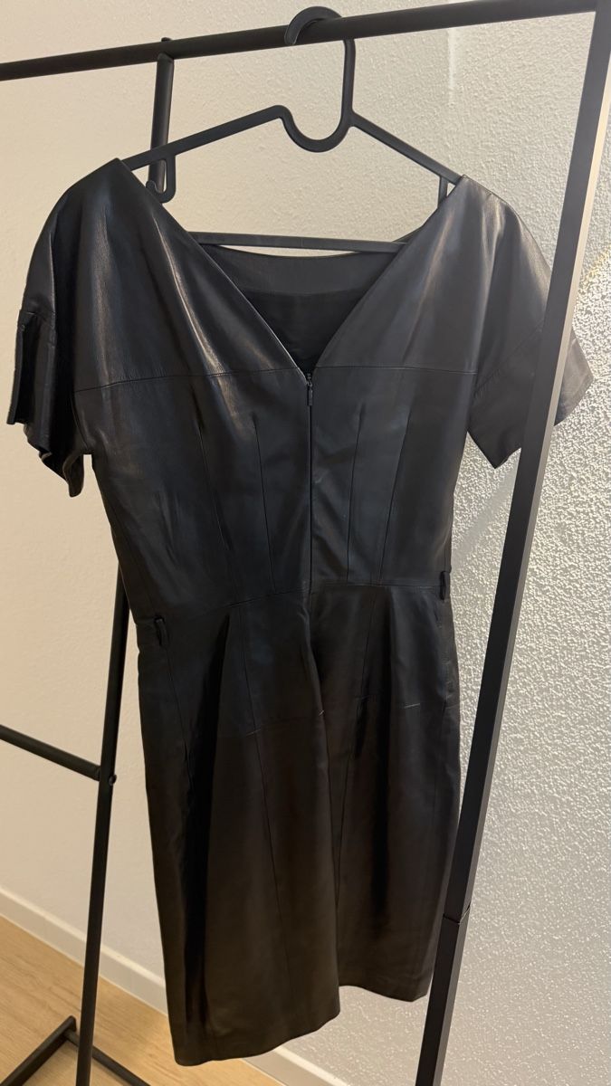 Gucci Vestiti: Gucci Lederkleid, Grösse IT 40 – Usato da Horn venduto da FashionFlowerCh 1