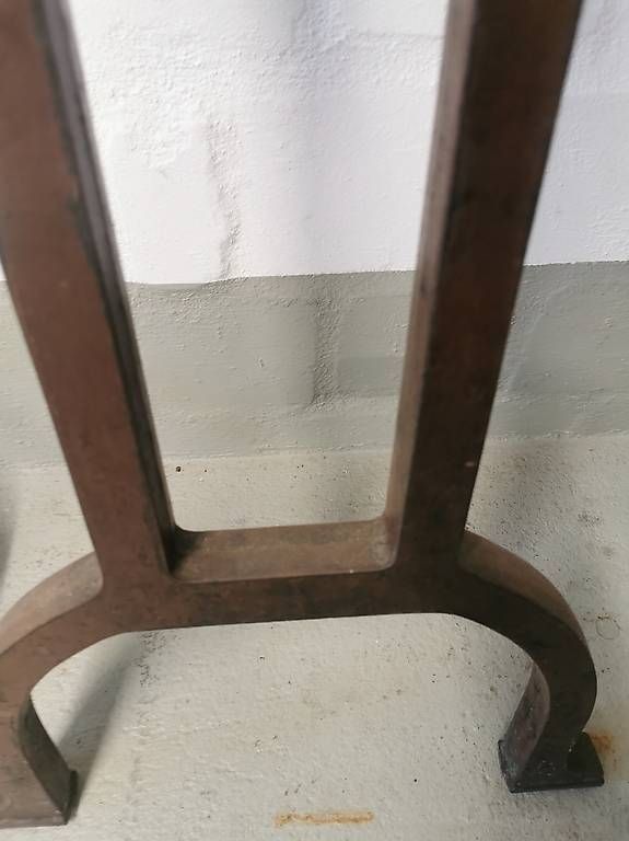 Altri mobili d'antiquariato: Gusseisen Tischbeine  – Usato da Hombrechtikon venduto da 079hansi06 2