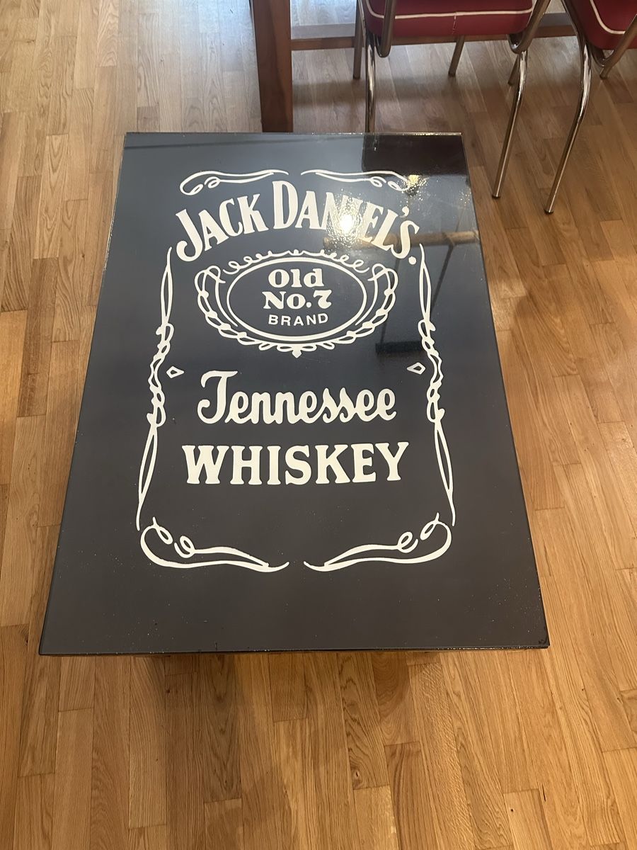 Tables: table de salon, Jack Daniels – D'occasion à Carouge GE par Brissou