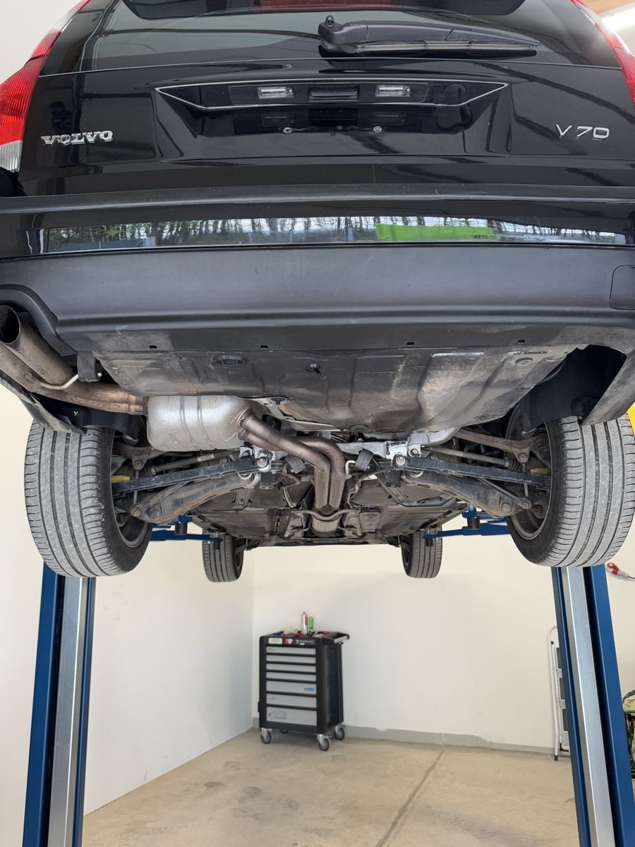 Volvo Automobili: Volvo V70R AWD Handschalter – Usato da Langenthal venduto da Marola05 8