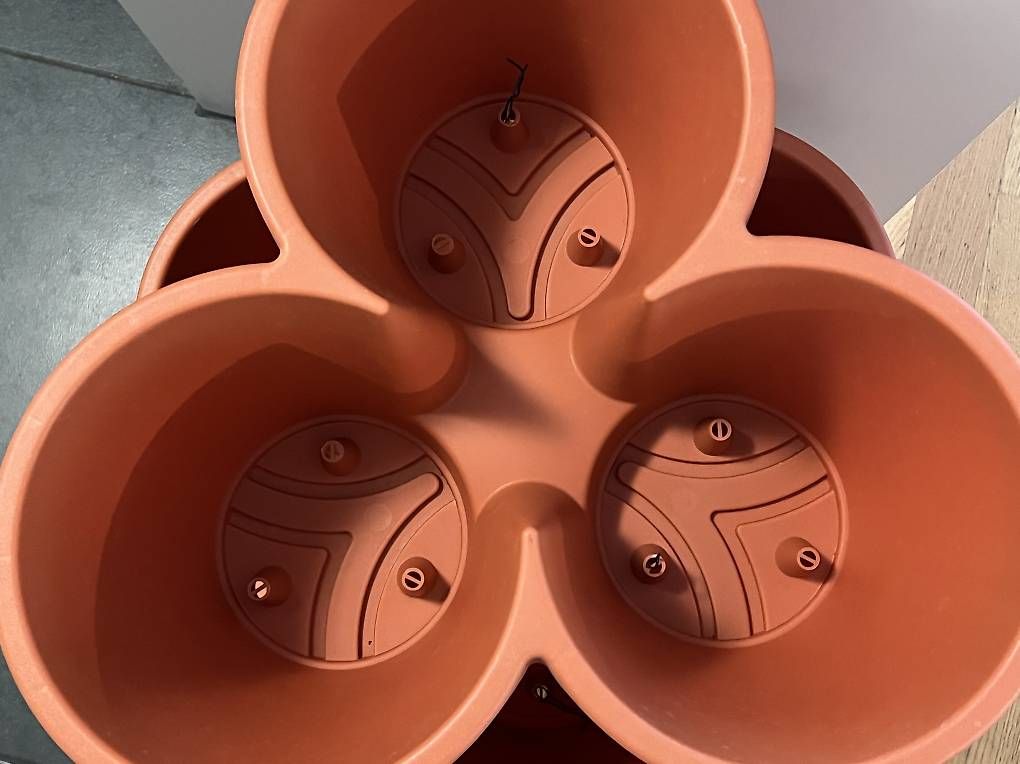 Vasi per fiori: 3 neue Gartentöpfe (braun) – Usato da Wädenswil venduto da esp_z8tb 1