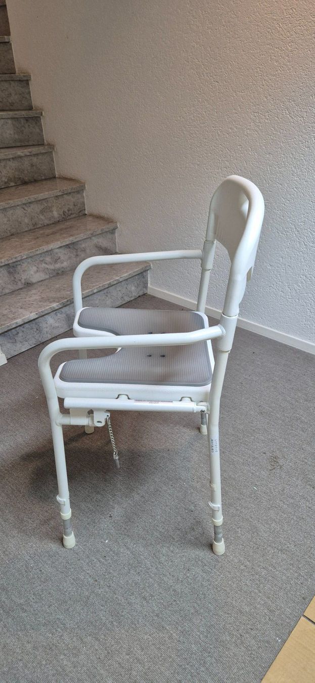 Duschen: Duschstuhl Duschklappstuhl – Gebraucht aus Huttwil von Hpb7 1