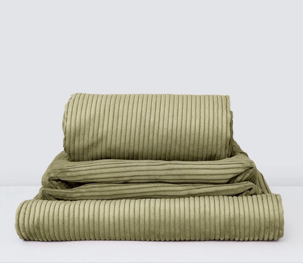Sofas: OMHU TEDDY Bezug Olive – Neu (gemäss Beschreibung) aus Zürich von Istmein 1