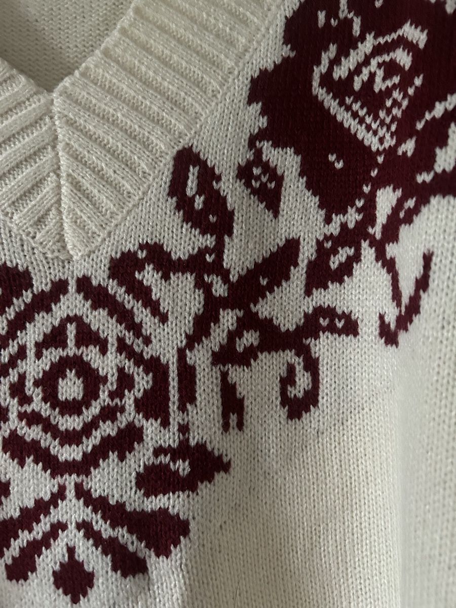 Shein Pulls & Sweat-shirts: Schöner Strickpullover mit Rosenmuster 🌹 Grösse S – D'occasion à Frauenfeld par jae_vs6j 2