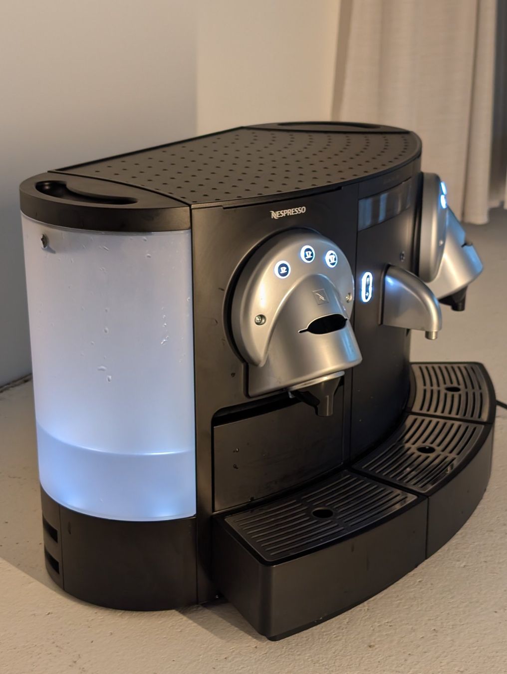 Nespresso Macchine per caffè & Macchine per espresso: Nespresso Gemini cs 200 pro Kaffeemaschine – Usato da Bern venduto da Mantel0 3