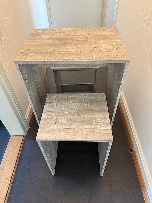 Tische: Bartisch mit 2 Hocker – Gebraucht aus St. Gallen von mar_c29s 1