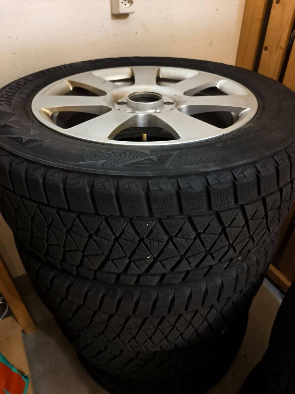 Mercedes-Benz Pneus & Roues: Original Mercedes Winterräder Bridgestone – D'occasion à Wünnewil par kushakiller 3
