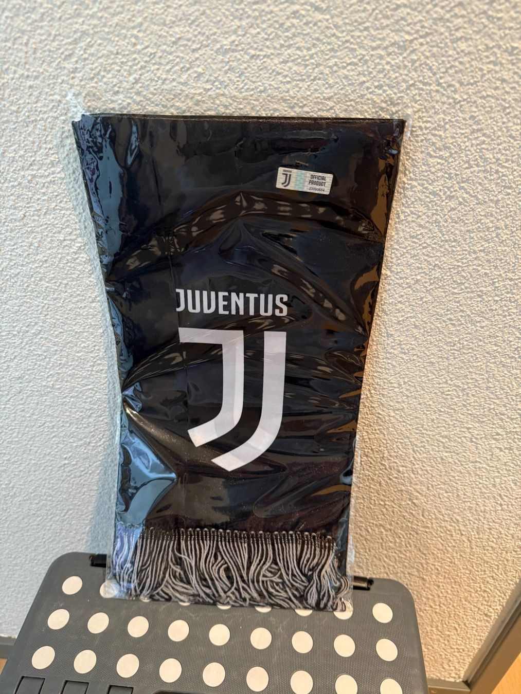 Foulard & Sciarpe: Juventus Official Scarp – Nuovo e nell'imballaggio originale da Dübendorf venduto da LeoneDelPiero