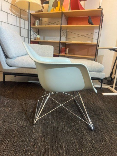 Eames Sedie: Vitra Eames Plastic Armchair LAR – Usato da Zollikofen venduto da OberliAG 2