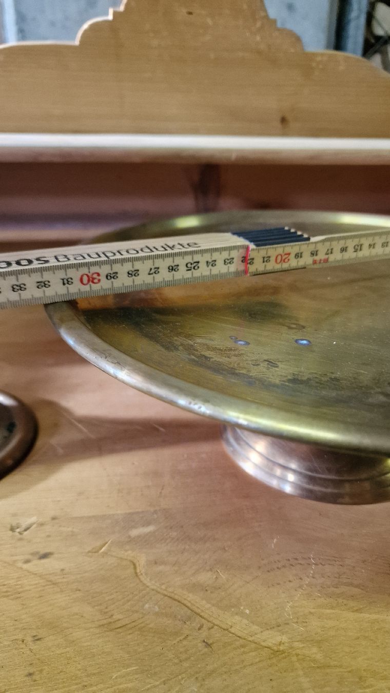Servierplatten: Zwei-stufige Tortenplatte Messing – Gebraucht aus Herisau von Antiques.AR 4