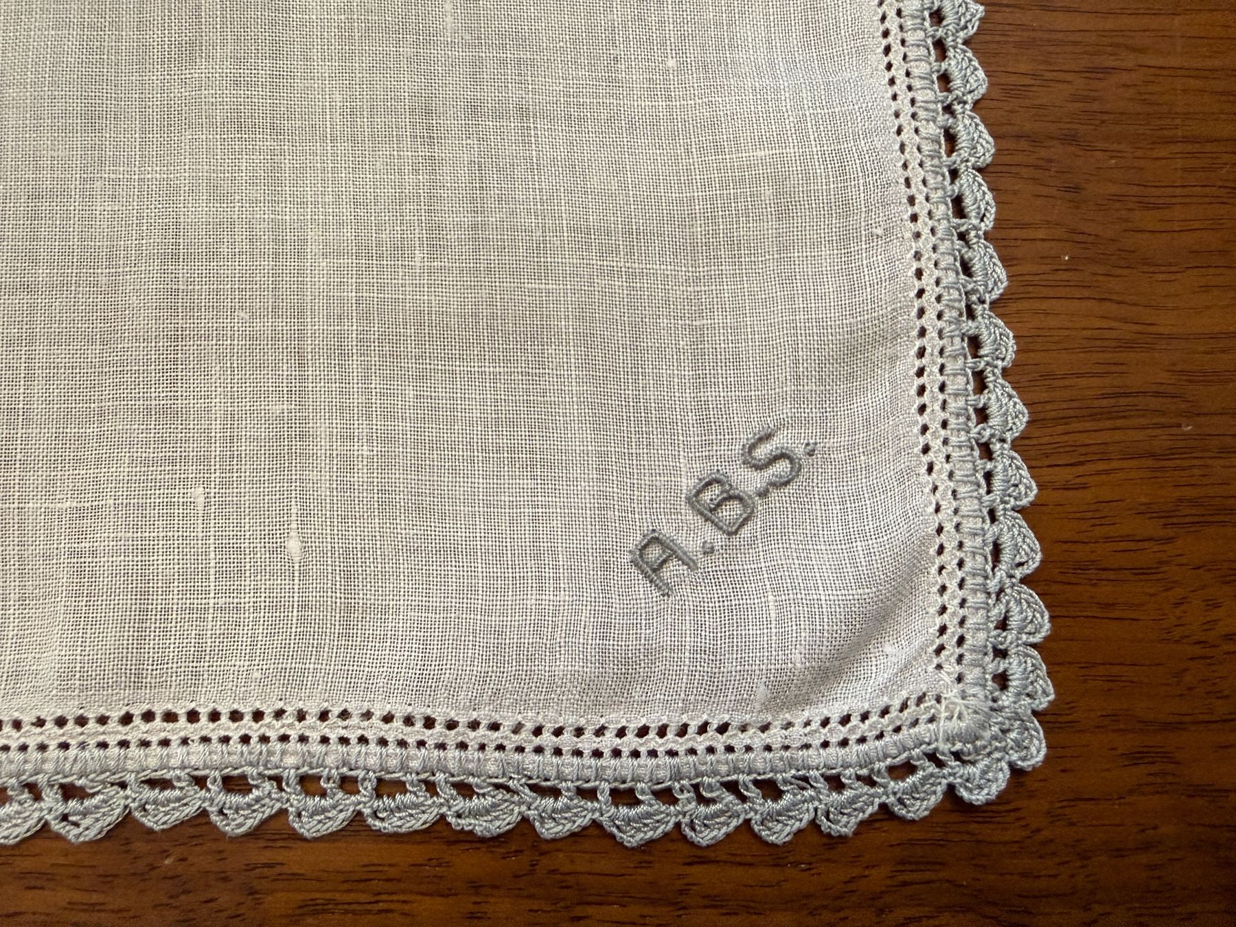 Sonstige Kleidung & Accessoires: Taschentuch mit Spitze Monogramm A.B.S. gebraucht – Gebraucht aus Erstfeld von Mario_boe0 1