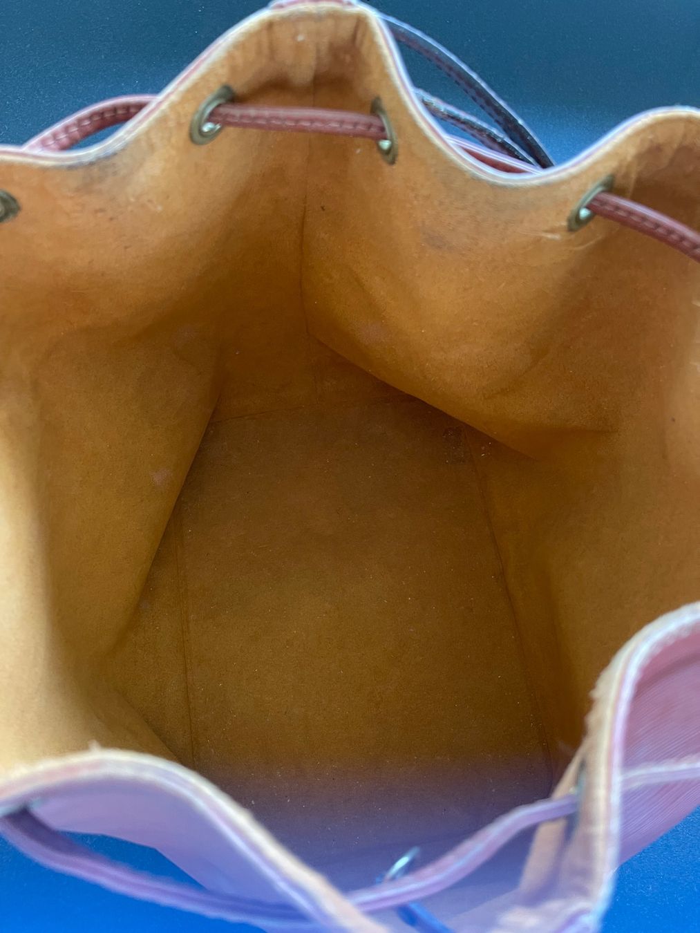 Louis Vuitton Sacs femmes: Louis Vuitton Epi Ledertasche, braun – D'occasion à Basel par ara_jqm9 1