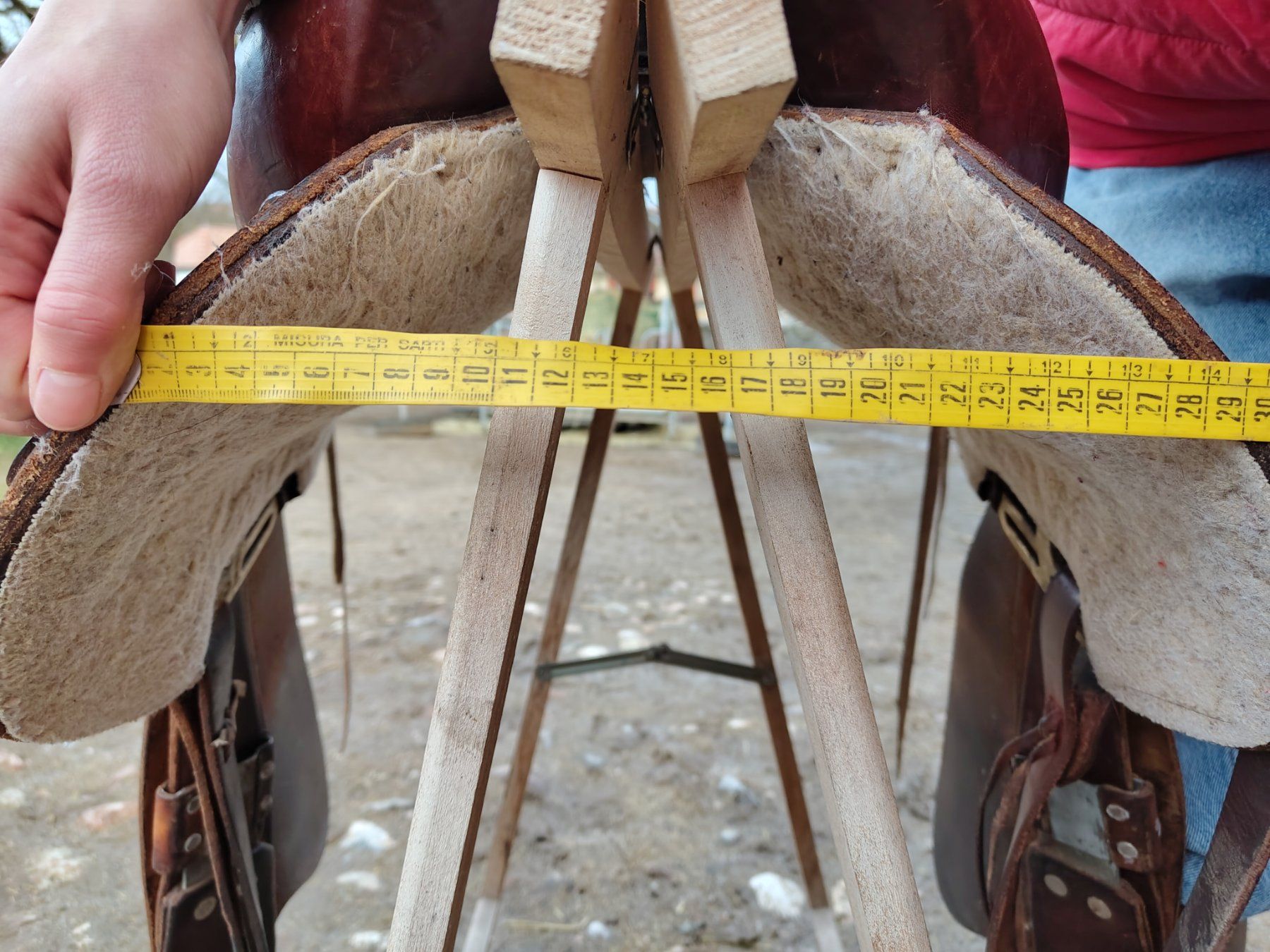 Selles, accessoires: Selle western large et courte brune – D'occasion à Valeyres-sous-Rances par frehos 3