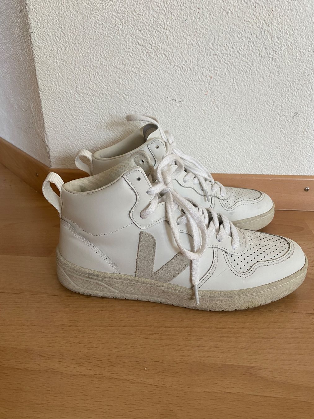 Damenschuhe: VEJA Sneaker V-15 Leather, 38 – Gebraucht aus Kloten von zizibru