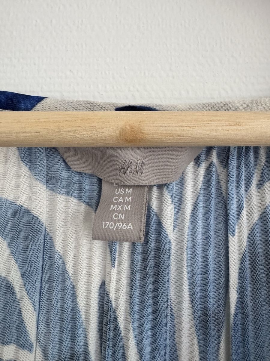 H&M Kleider: Plissee Kleid H&M – Gebraucht aus St. Gallen von nikolasbong 2