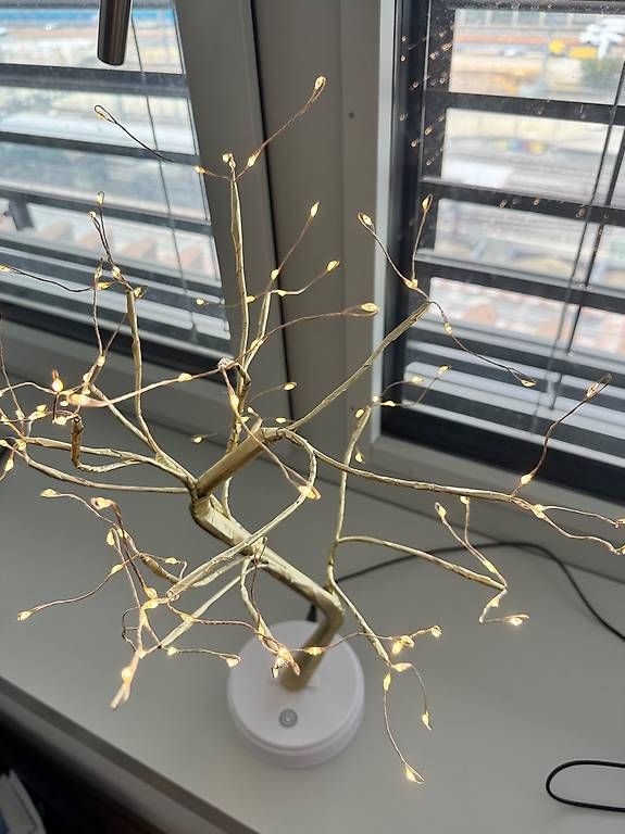 Lampes: Lampe arbre LED décorative  Alimentation USB – D'occasion à Morges par con_jw6n 2