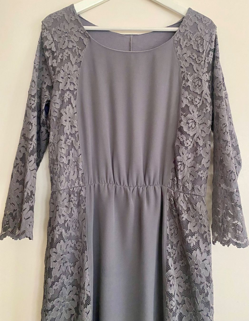 Intimissimi Vestiti: Spitzen-Kleid in Grau, Gr. L – Usato da Zürich venduto da Maria2021 1