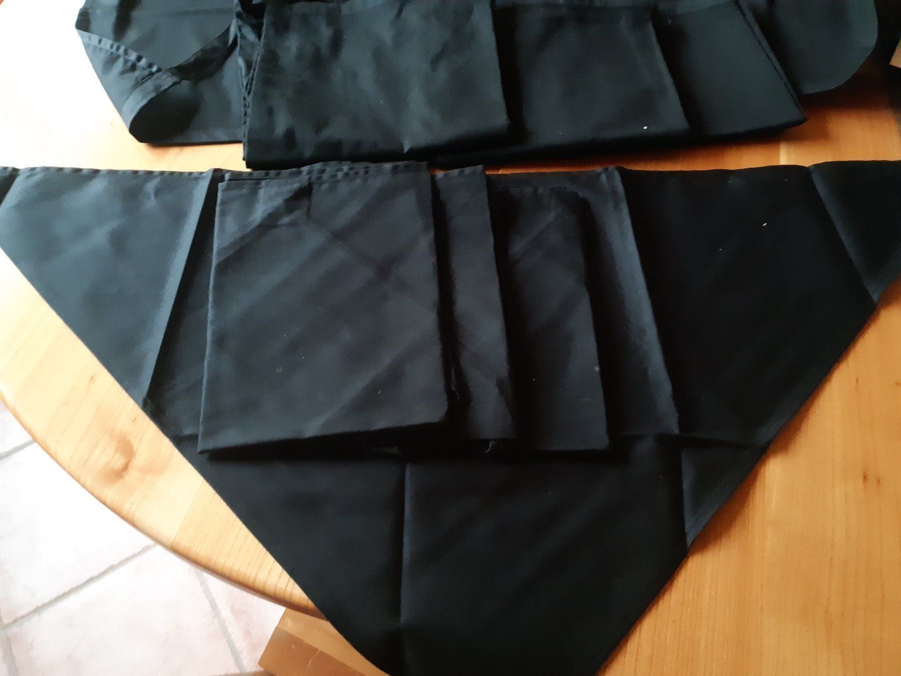 Uniformi: 4 Bistroschürzen mit Halsband – Nuovo (secondo la descrizione) da Grindelwald venduto da carro5 2