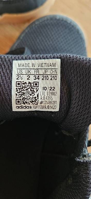 Scarpe per ragazzi: Hallenschuhe Adidas Grösse 34 – Usato da Einsiedeln venduto da schneerakete 1