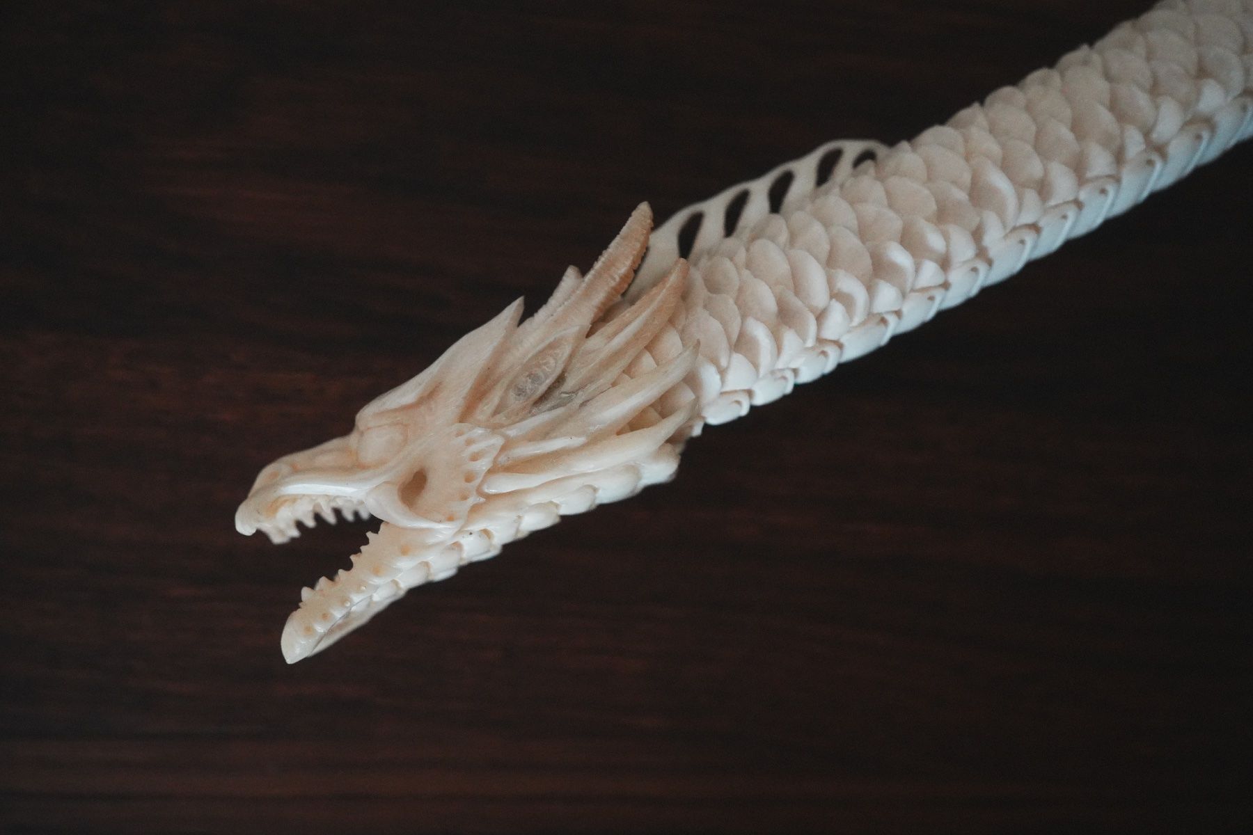 Statuette: Geschnitzter Drache, Knochen/Horn, China, 26 cm – Usato da Volketswil venduto da HeredisAntiques 2